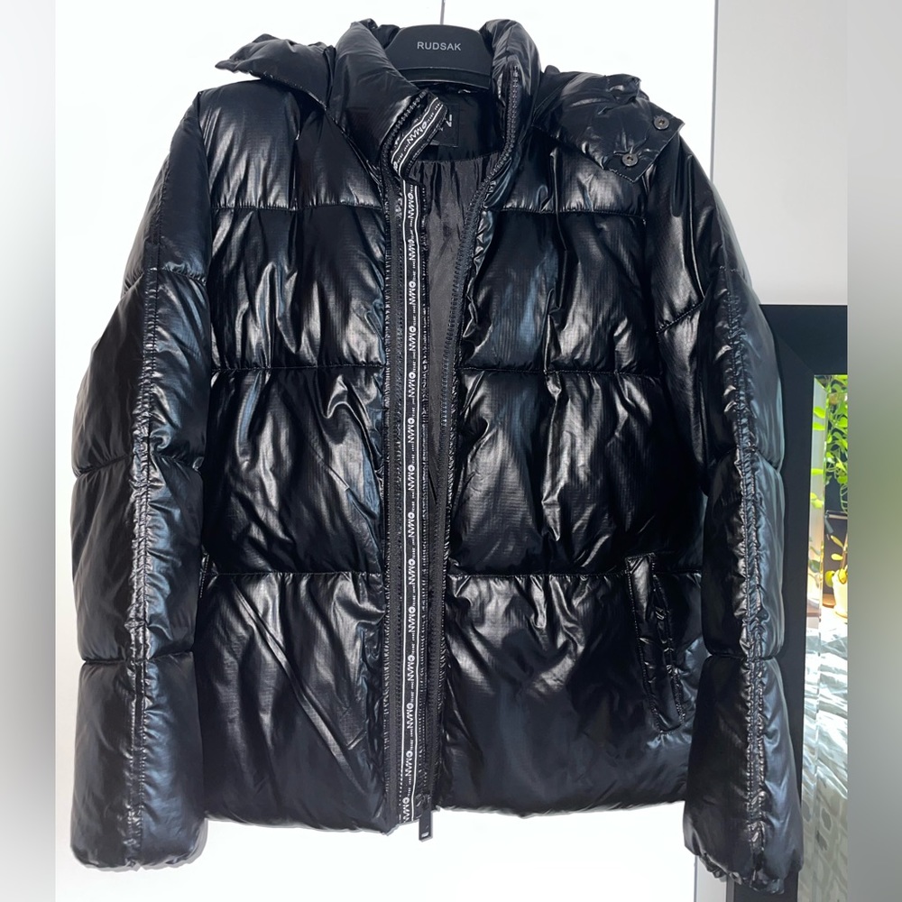 Men’s Black Puffer Coat (L)